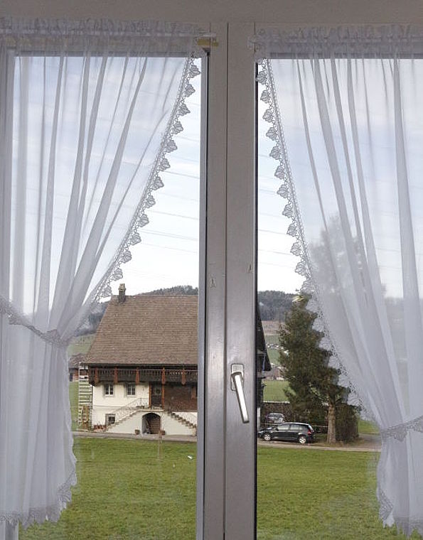 tagesvorhang_nach_mass_landhausstiel Kurzgardinen im Landhausstil mit Spitzen